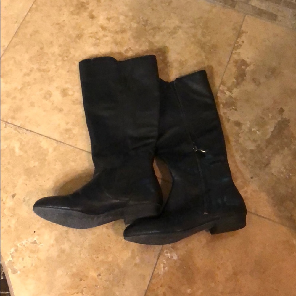 Gianni Bini faux leather boots